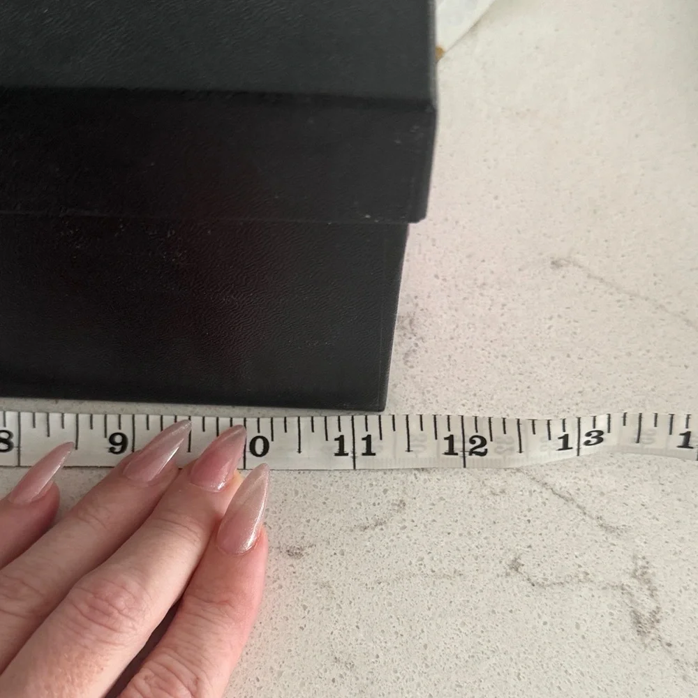 Chanel Black and White Shoe Box with dust bag - Picture 4 of 6